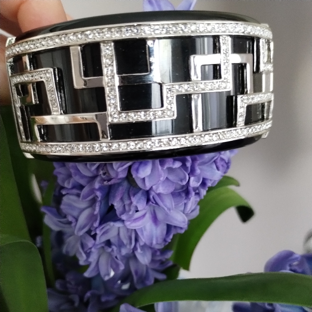 Chunky Rhinestone Bracelet - Picture 4 of 8